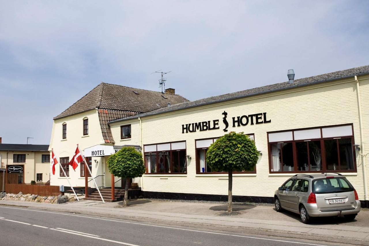 Bui Hotel Humble Exterior photo